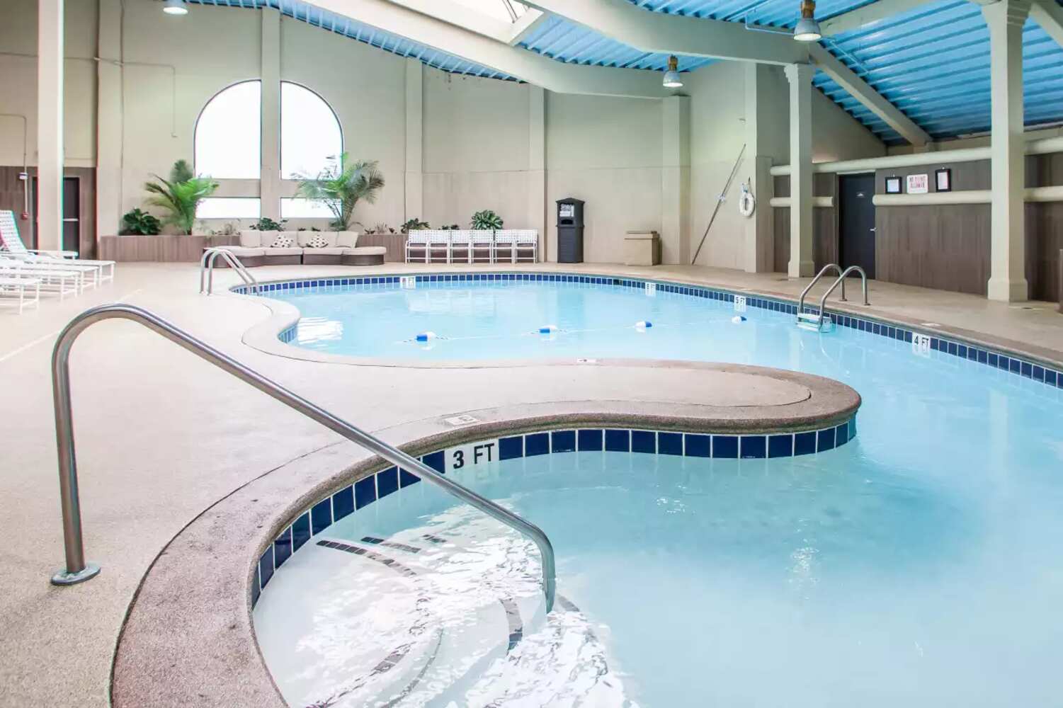 Clarion-Nashville-Indoor-Pool